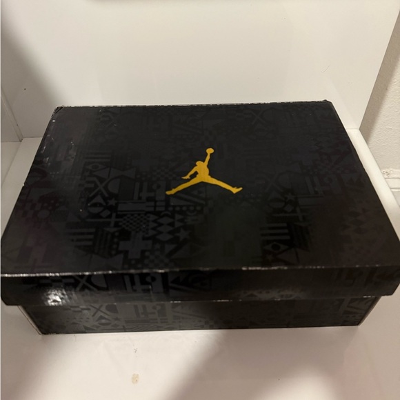 Jordan 4 Retro Red and Navy Sneakers - Picture 7 of 7